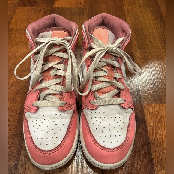Nike Air Jordan 1 Mid Coral Chalk Valentine's Day Youth Size 4.5 Pink White - Picture 5 of 8